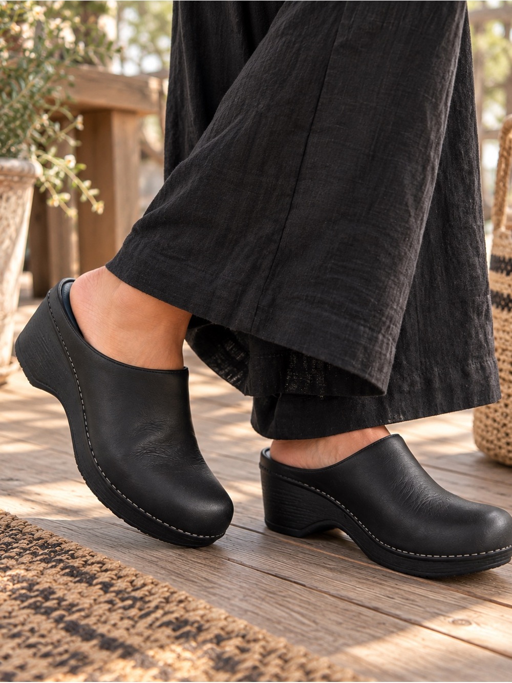 Dansko Black Leather Slip-on Clogs | Size 40 EUC